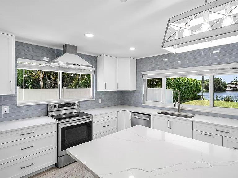 1128 SW 7th St — Photo 9