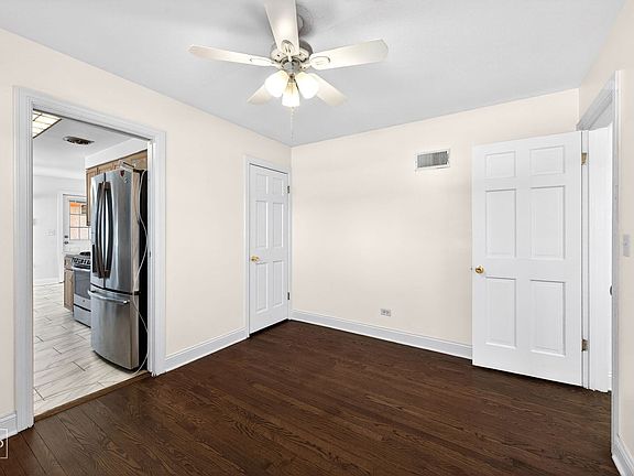5th image of 304 E Golf Rd