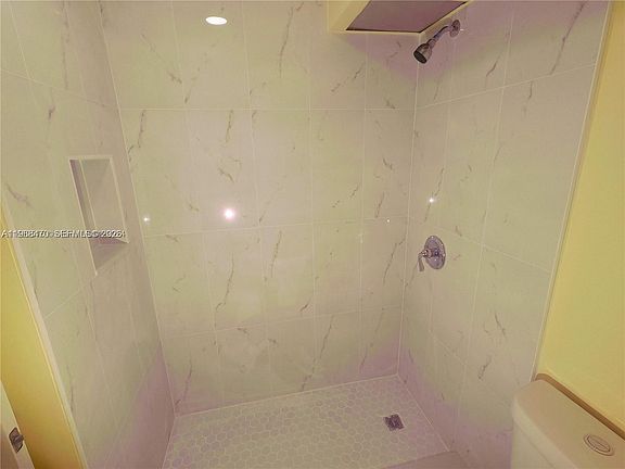 4th image of 644 NW 13th St #120