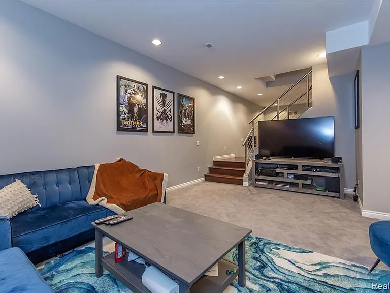 1265 Old Colony Ln — Photo 11