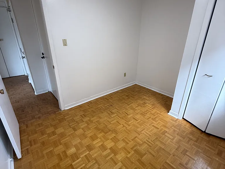214 Fairglen Ave #REAR — Photo 6