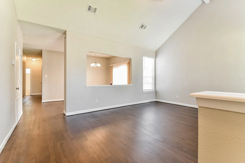3 bed, 2.0 bath, 1498 sqft, $1,885 — Photo 2