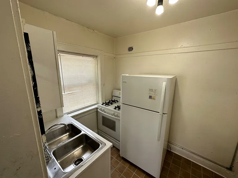 4720 N 37th St. (8 Unit) — Photo 3