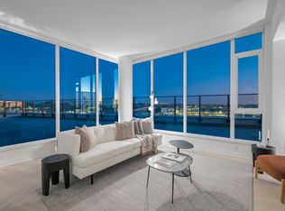 1401 Hunter St #2602, North Vancouver, BC V7J 1H3