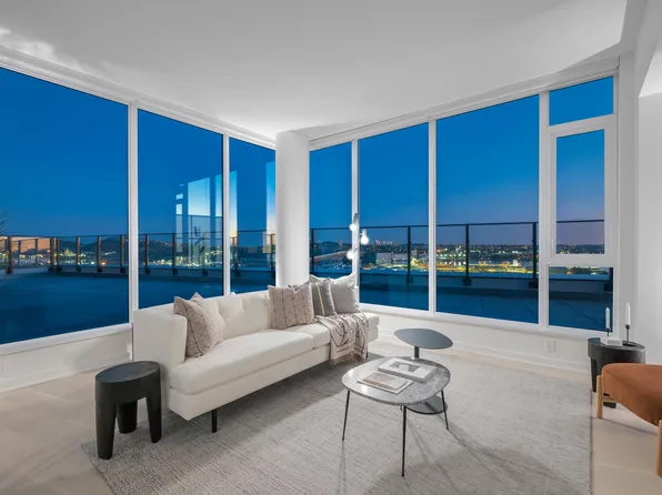 1401 Hunter St #2602, North Vancouver, BC V7J 1H3