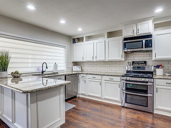4th image of 10909 Wallbrook Dr