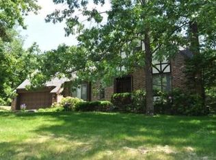 2 Teaberry Ln, Amherst, MA 01002