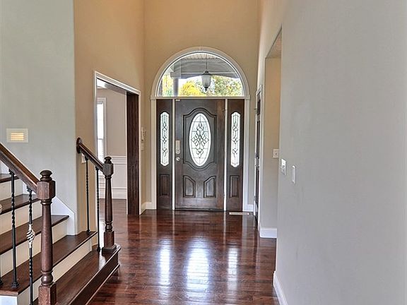 5th image of 1585 Sandstone Ct W