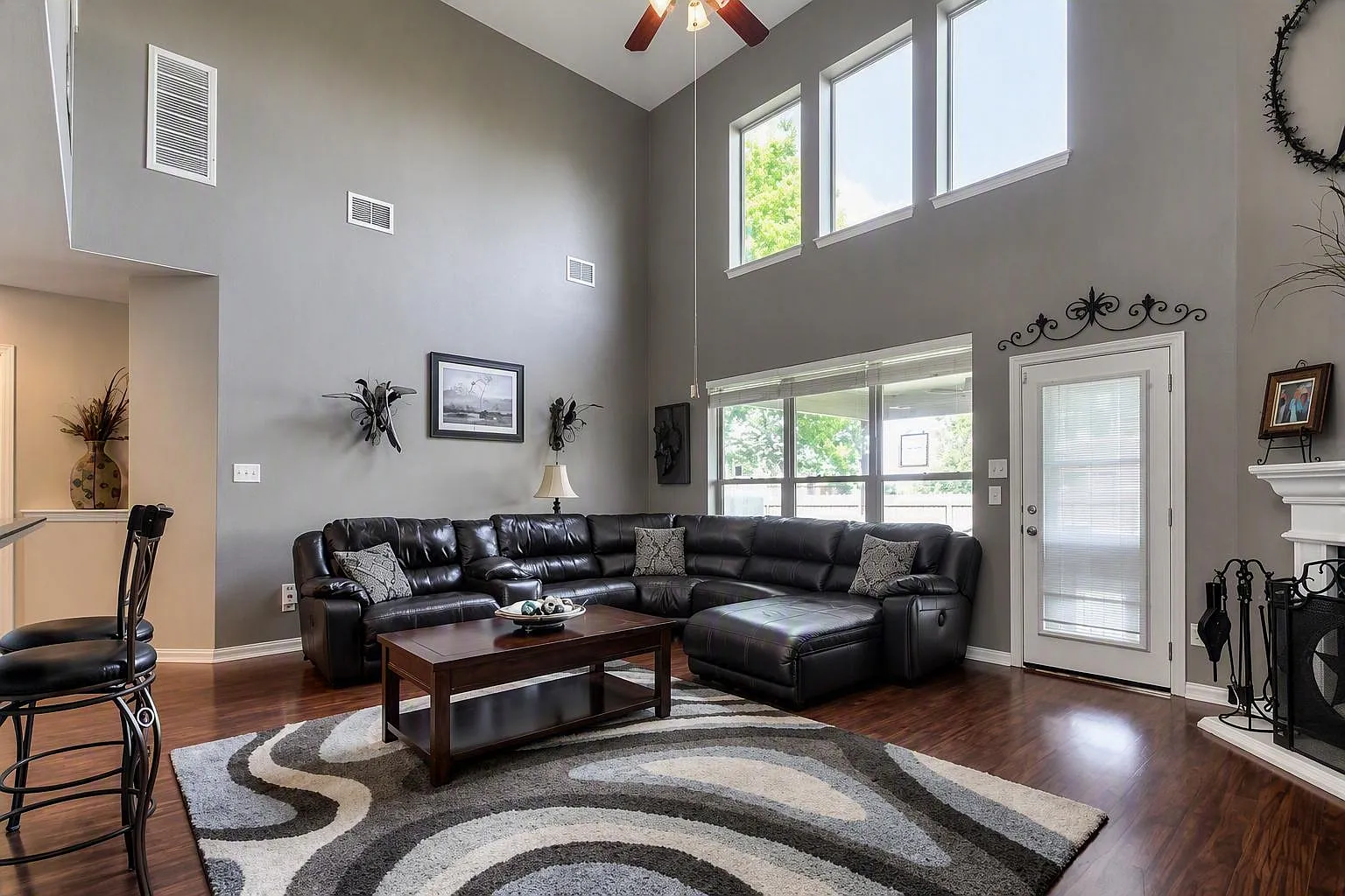 4 bed, 2.5 bath, 2562 sqft, $2,600 — Photo 1