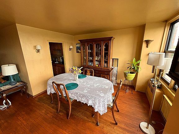 5th image of 3121 Middletown Rd APT 5M