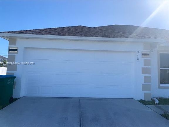 4th image of 715 NW Juanita Ct