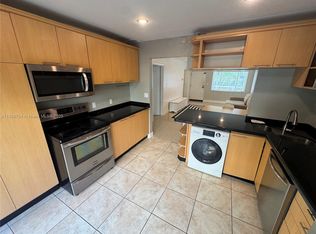 677 NE 24th St APT 203, Miami, FL 33137