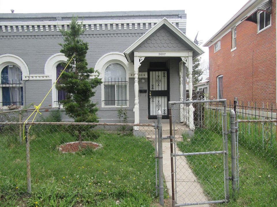 House front with yard