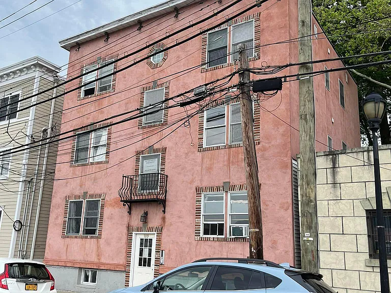 Southside Ave — Photo 1
