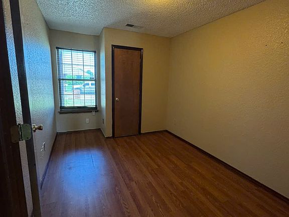 4th image of 5804 SE 85th St