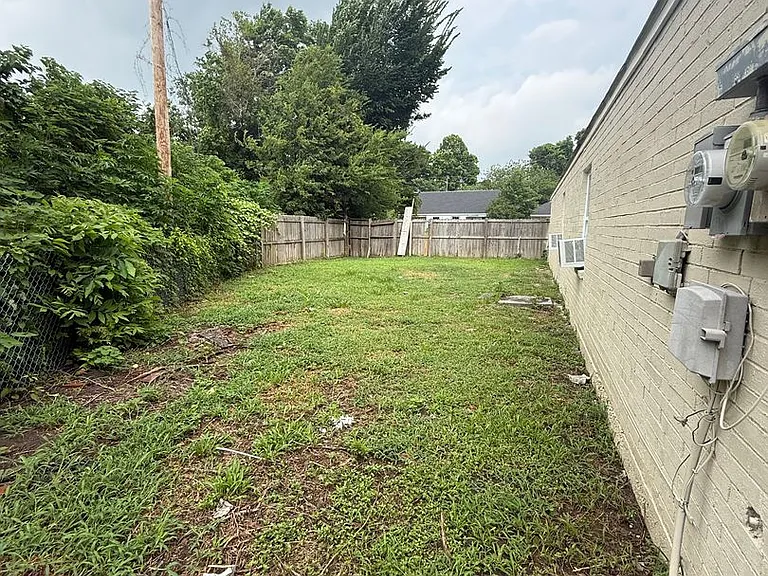 2041-2043 Helm Dr — Photo 18
