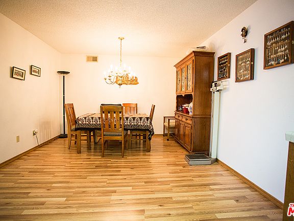 2nd image of 631 S Kenmore Ave APT 201