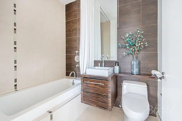 Sold by Brick&Mortar | media 10