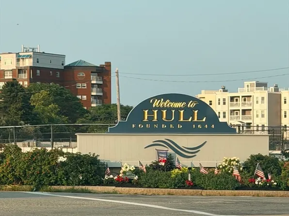 29 Newport Rd, Hull, MA 02045