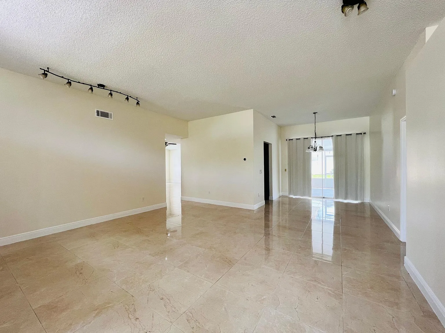 3909 Yellow Finch Ln — Photo 3