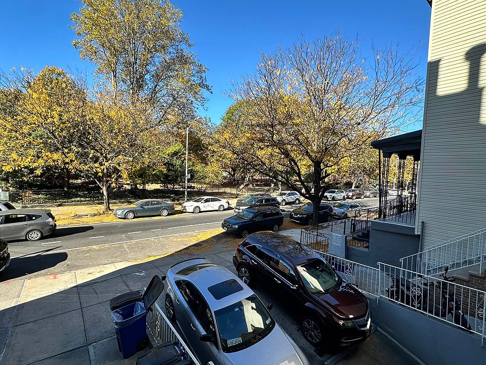 1st image of 261 Tompkins Ave #3