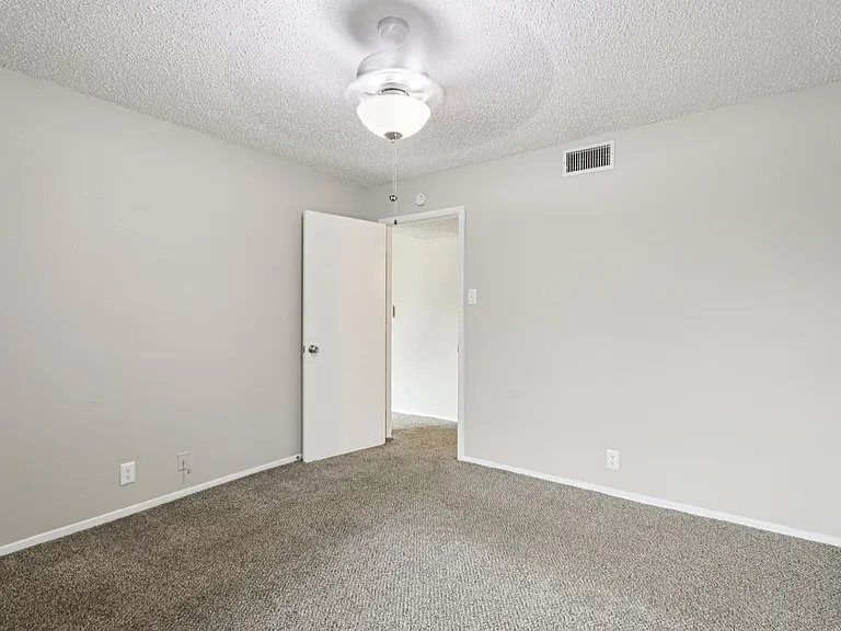 A1 - 1BD, 1BA - 707SF - Bedroom