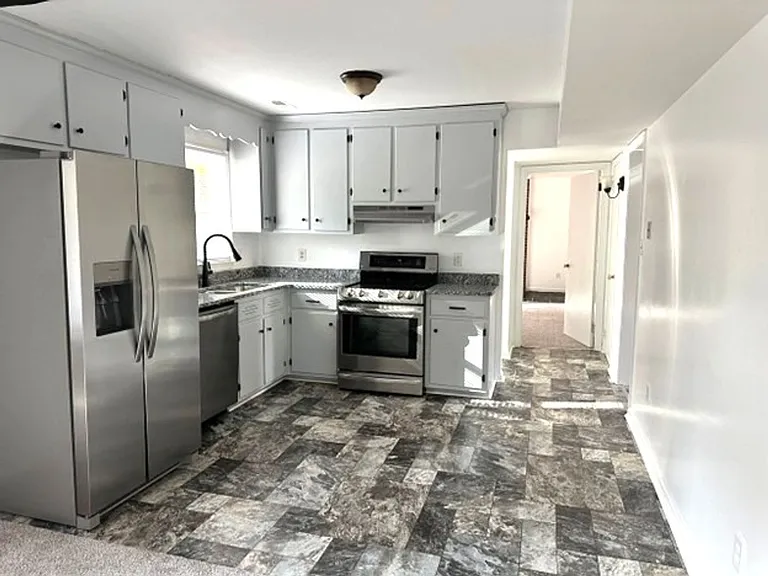 102 Chapel Hill Ln — Photo 4