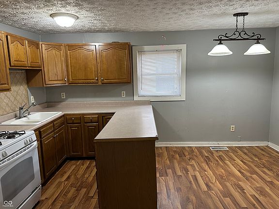5th image of 720 Lincoln St