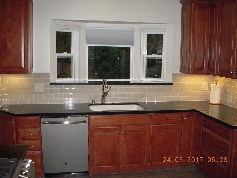 1735 E 2nd St #A — Photo 10