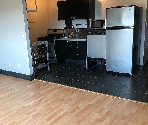 2nd image of 600 E 8th St APT 12M