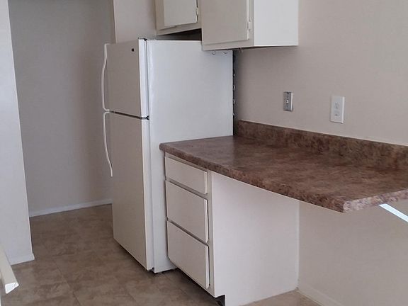 3rd image of 1 On The Grn APT 4