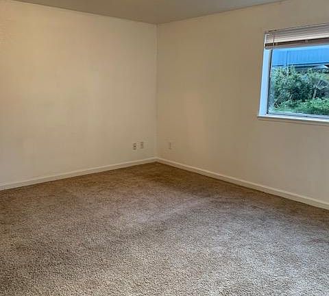 5th image of 2629 Lincoln Way APT D10