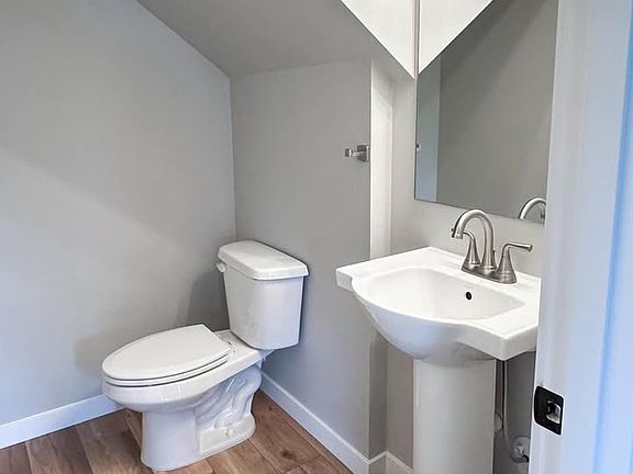 3rd image of 1036 Sumas Ave #D