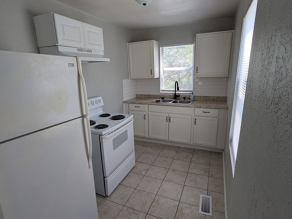 1st image of 109 N Vermont St