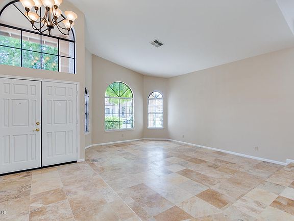 3rd image of 1038 W Iris Dr