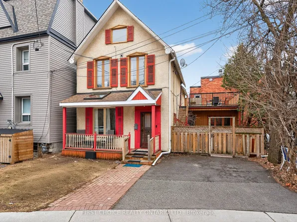 34 Gilmour St, Ottawa, ON K2P 0N3
