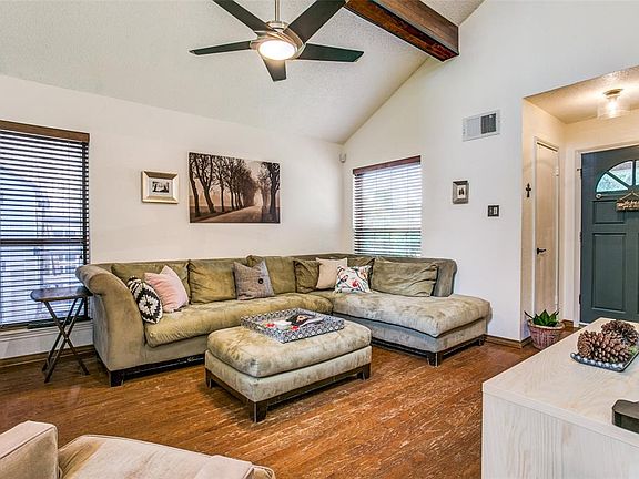 3rd image of 3837 Beaumont Ln