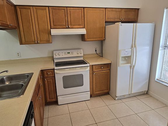 2nd image of 1375 Hendren Dr #1
