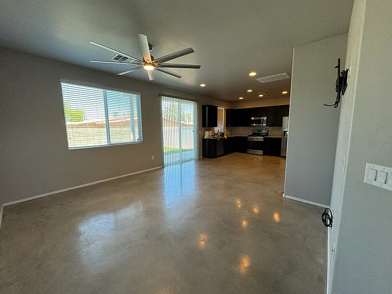2803 N Fair Oaks Ave — Photo 15