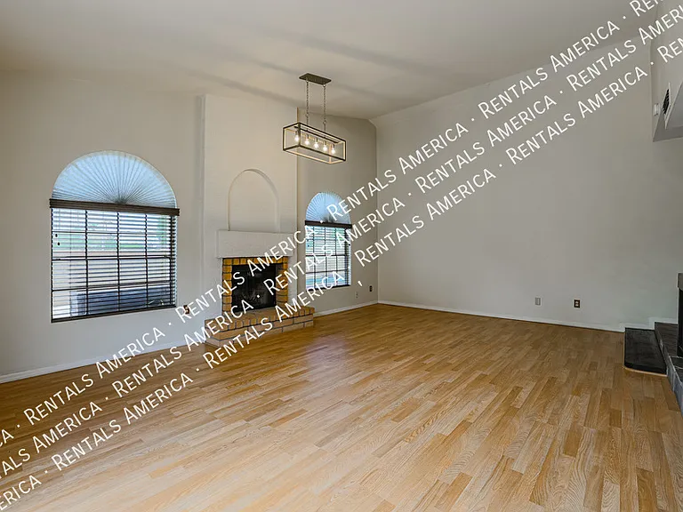 2160 S Catarina — Photo 6