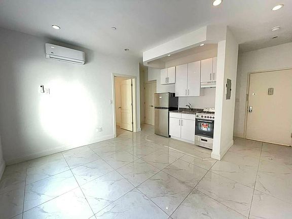 3rd image of 173 Morningside Ave #4B