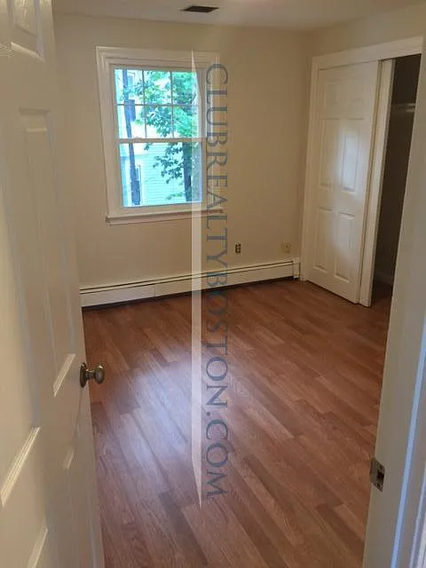 3 bed, 1.0 bath, 1200 sqft, $3,000 — Photo 4