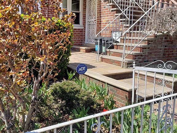 2nd image of 828 E 56th St