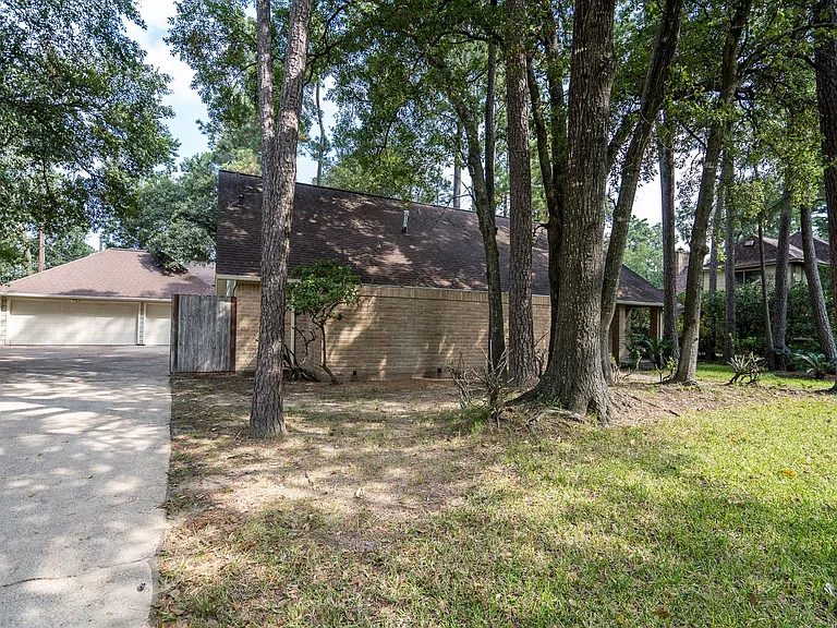 8330 Silver Shadows Ln — Photo 19