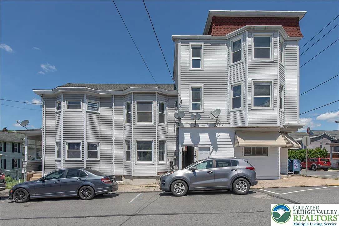 265-267 E Bertsch St — Photo 1
