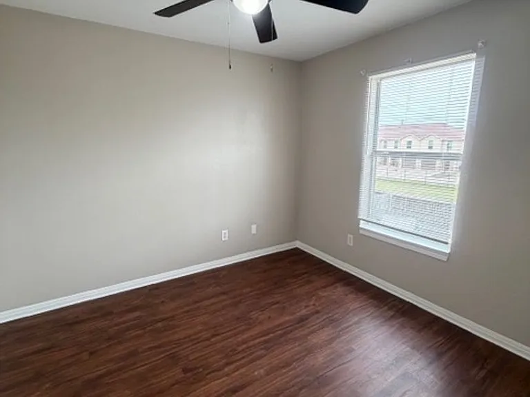 2332-2338 Breezy Dr — Photo 6
