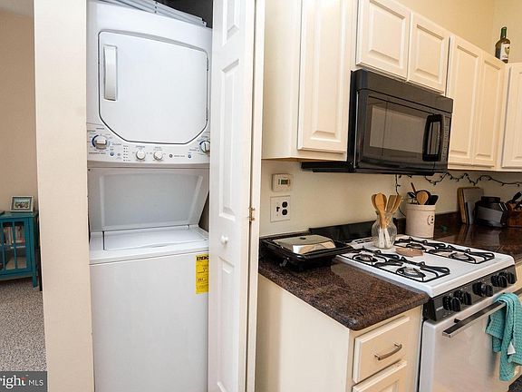 4th image of 4418 Chestnut St Floor 3