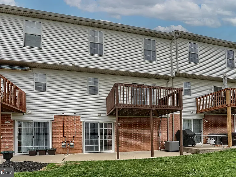 2120 Autumn Ct — Photo 30