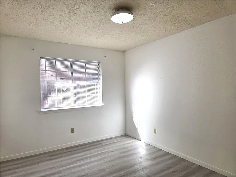17006 Dusty Mill Dr E — Photo 31