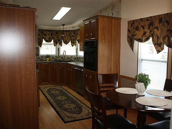 3rd image of 5038 Foxwood Blvd